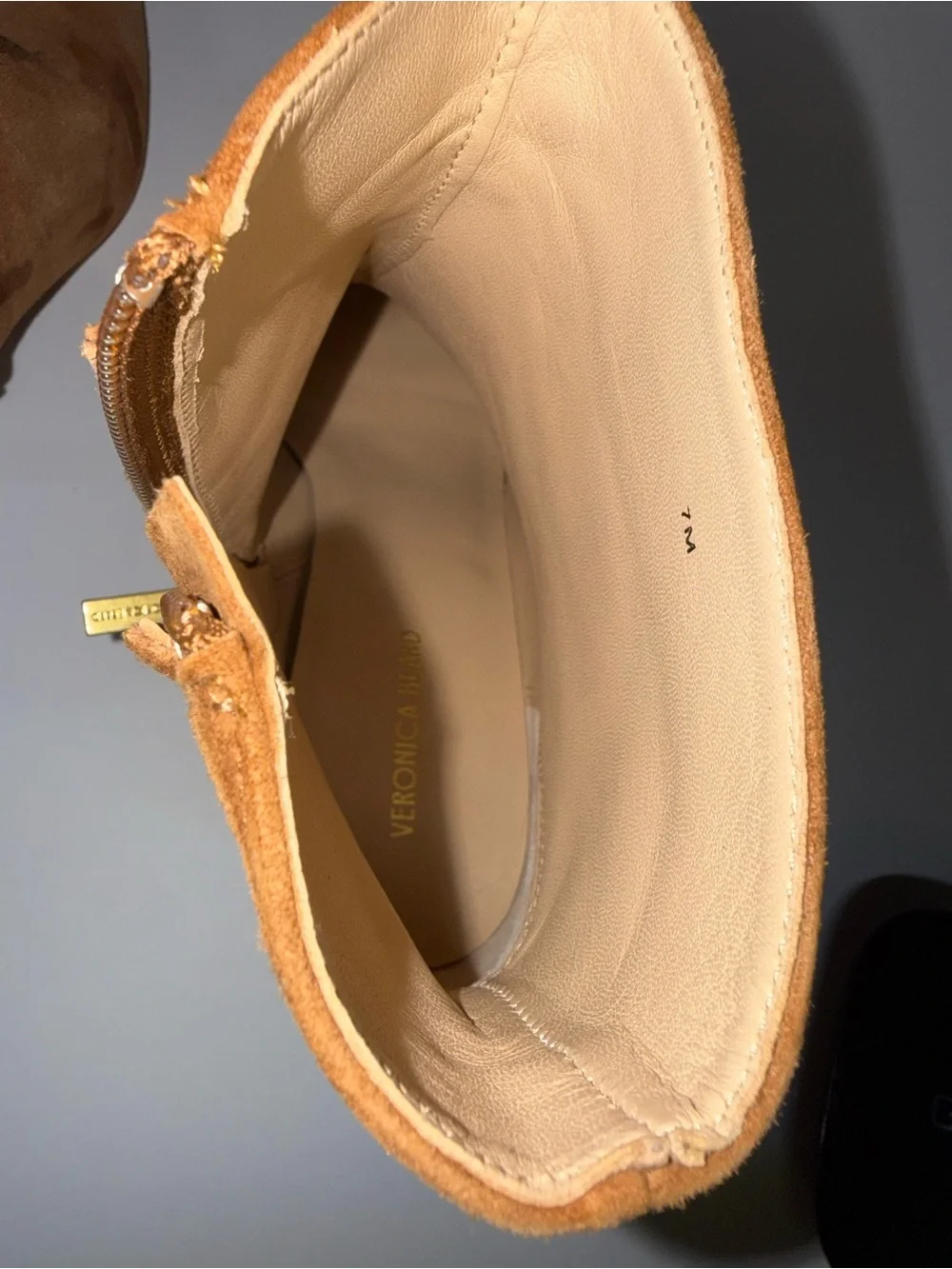 Veronica beard Women’s Tan Suede Ankle Boots - Classic Low Heel size 7